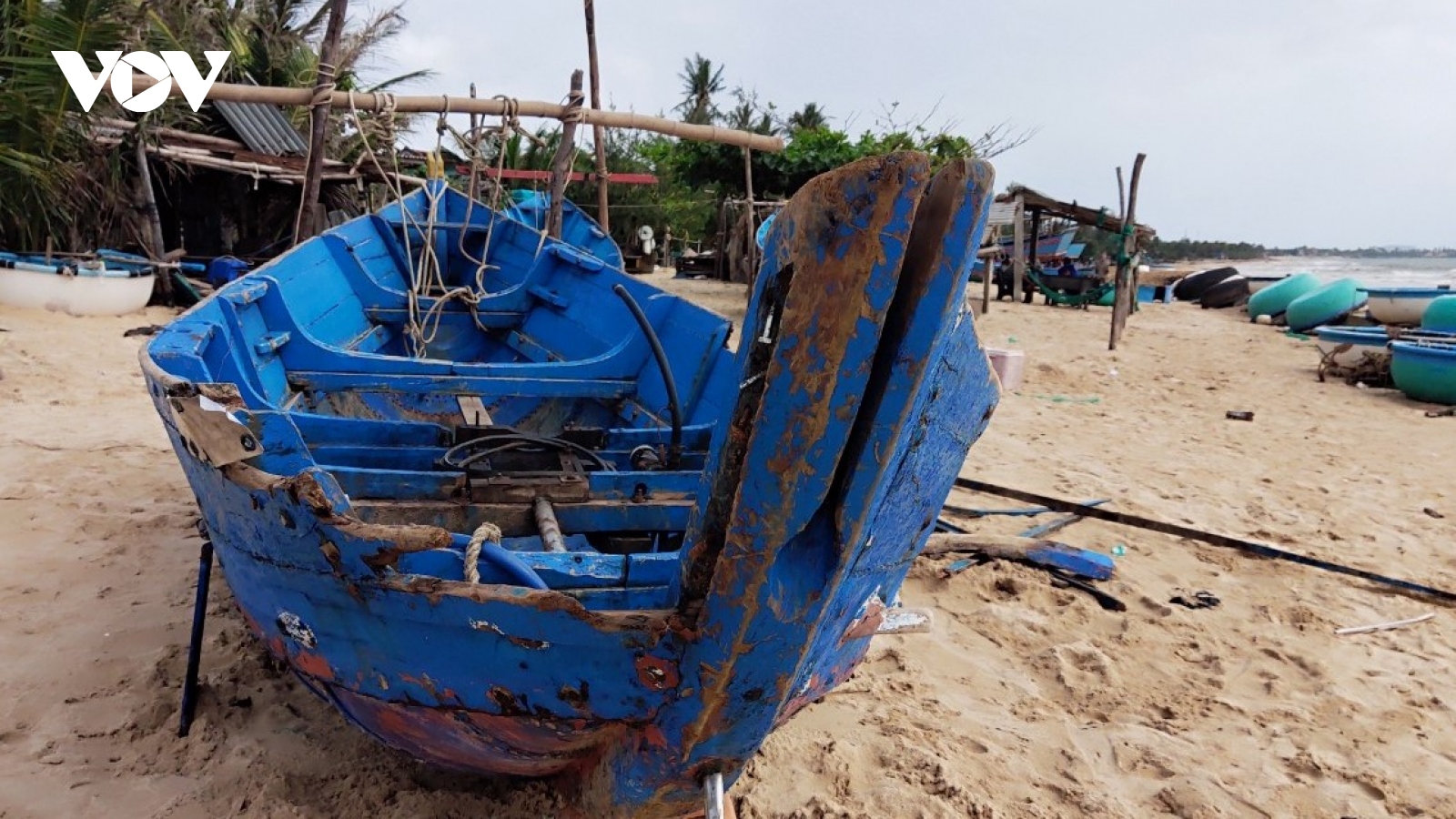 Phú Yên hỗ trợ 15-30 triệu đồng mỗi hộ có nhà bị sập, tàu thuyền hư hỏng